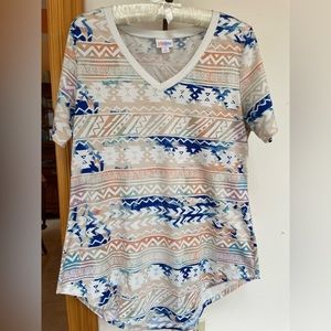 🟢 LuLaRoe t-shirt Aztec design